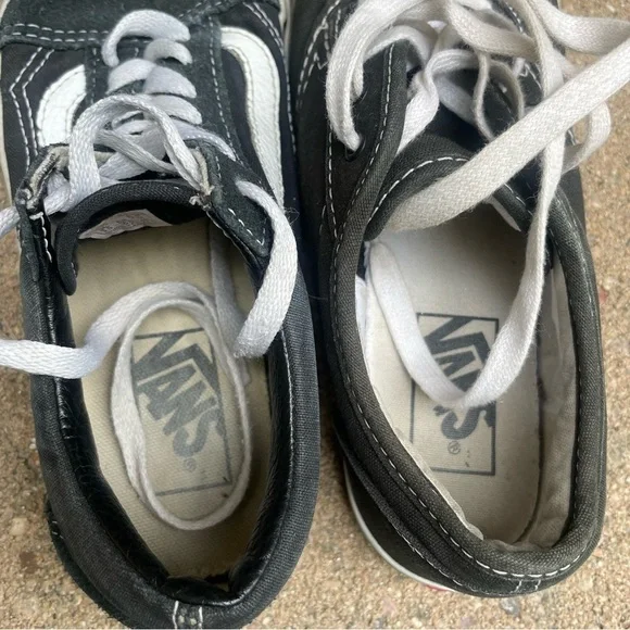 VANS Women’s Mismatched Black White Old Skool Sneakers Classic Size 6 - Picture 8 of 11